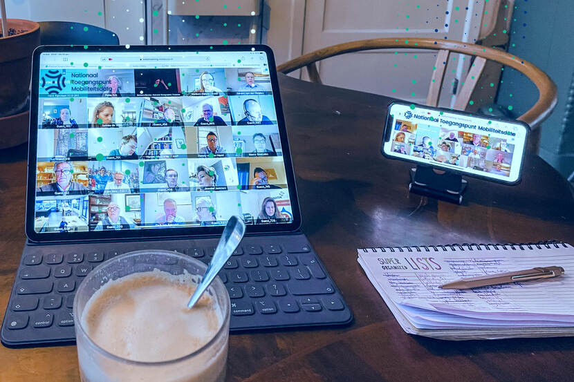 Laptop en koffie vergadering